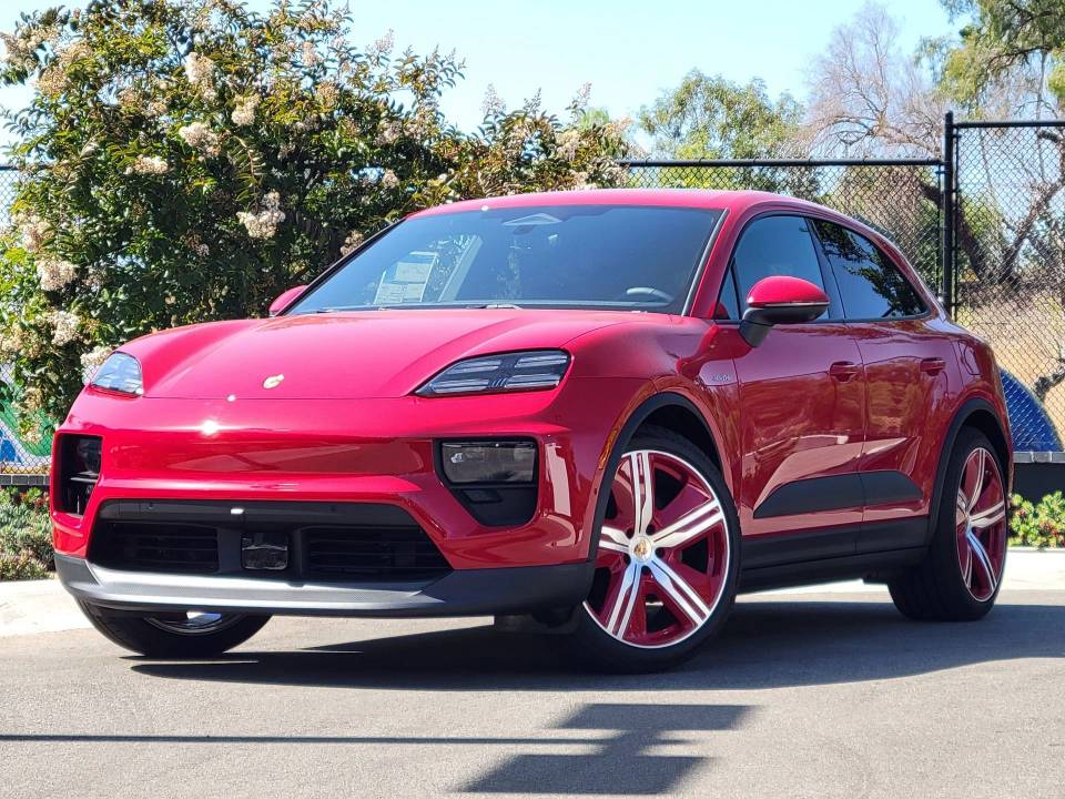 2026 Porsche Macan Base