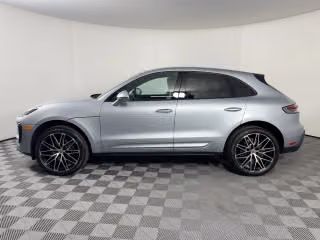 2026 Porsche Macan T - Photo 9