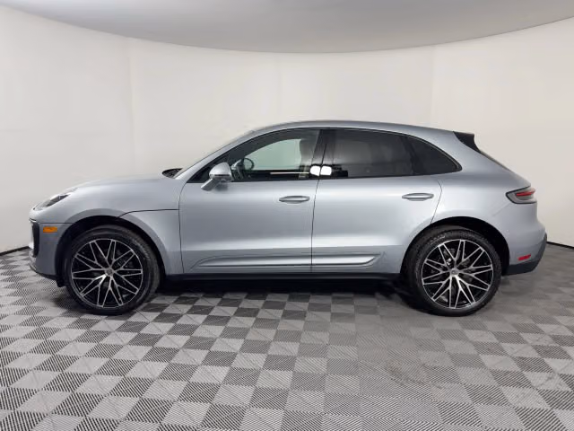 2026 Porsche Macan T - Photo 10