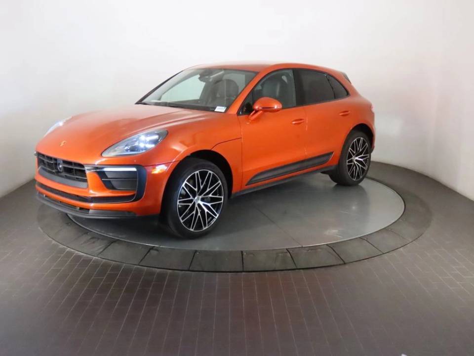 2025 Porsche Macan Base