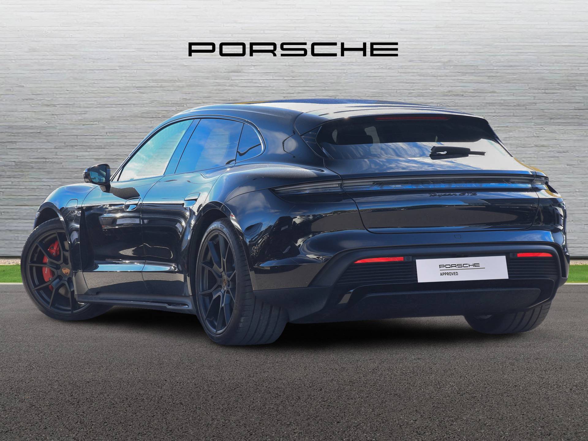 Taycan GTS Sport Turismo, photo 2 of 35