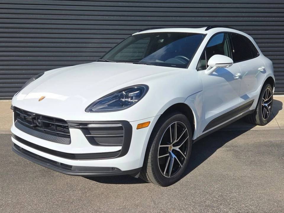 2022 Porsche Macan Base