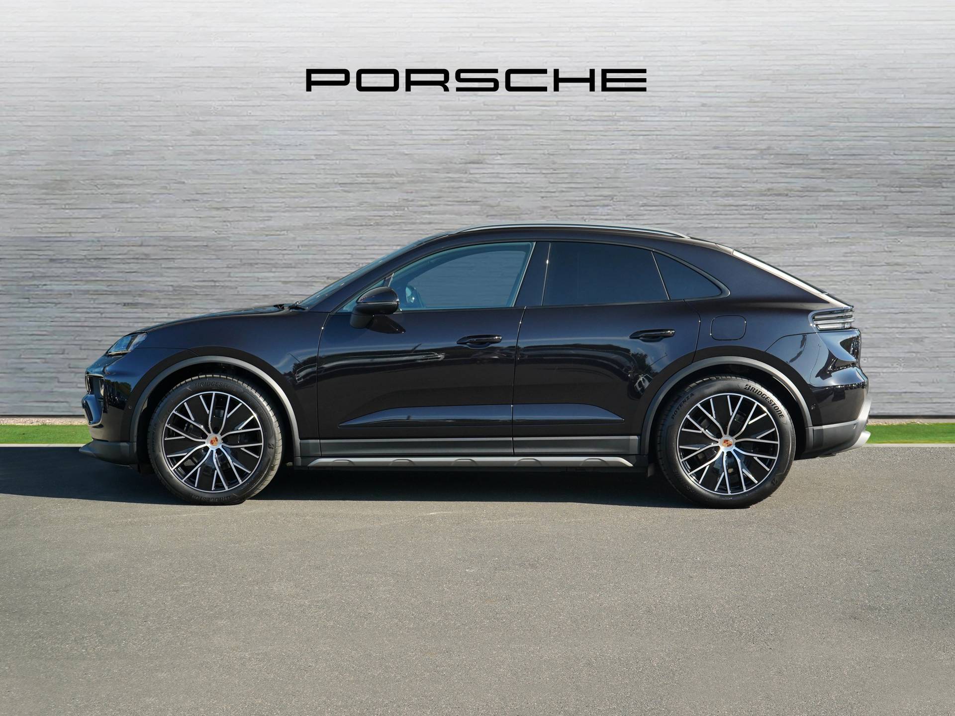 Macan 4, photo 2 of 45