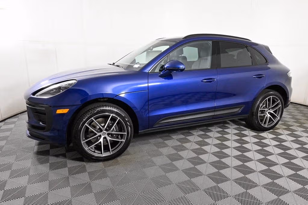 2025 Porsche Macan - Photo 12
