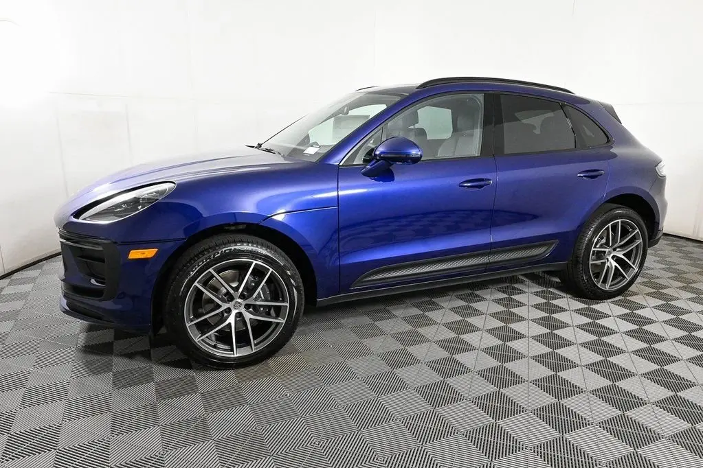 2025 Porsche Macan - Photo 16