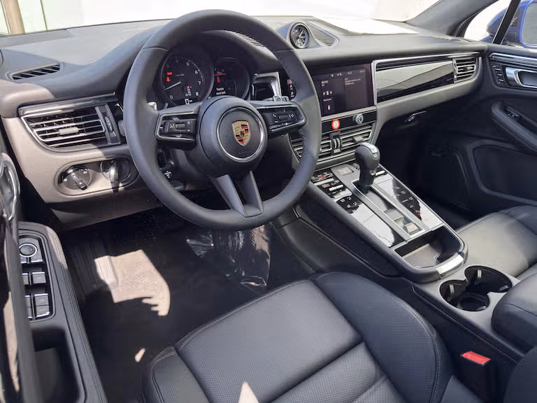 2025 Porsche Macan Base - Photo 27