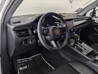 2026 Porsche Macan T - Photo 25