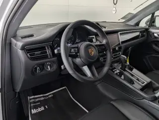 2026 Porsche Macan T - Photo 29