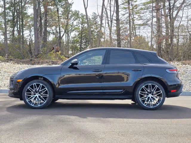 2026 Porsche Macan T - Photo 10