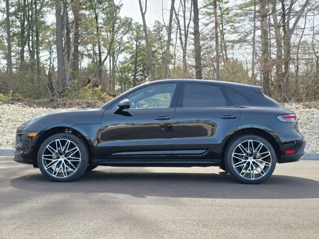 2026 Porsche Macan T - Photo 14