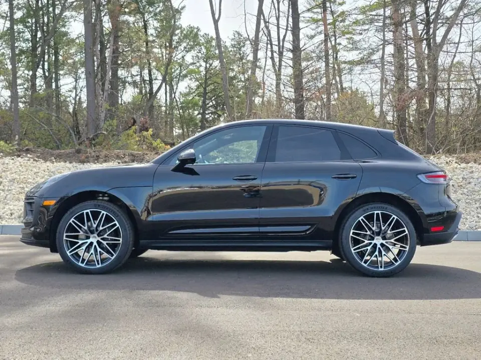 2026 Porsche Macan T - Photo 15