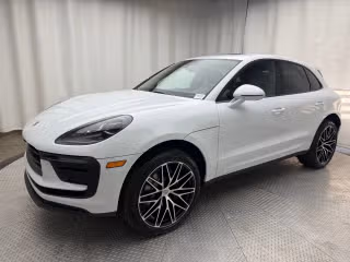 2026 Porsche Macan -'s photo