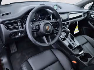 2025 Porsche Macan T - Photo 25