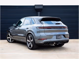 2025 Porsche Cayenne Turbo E-Hybrid - Photo 17