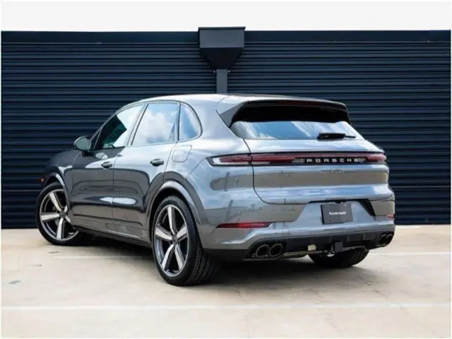 2025 Porsche Cayenne Turbo E-Hybrid - Photo 22