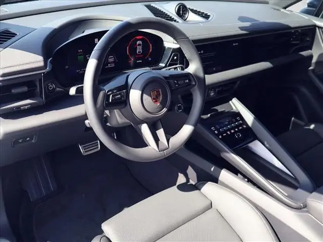 2025 Porsche Macan S - Photo 32