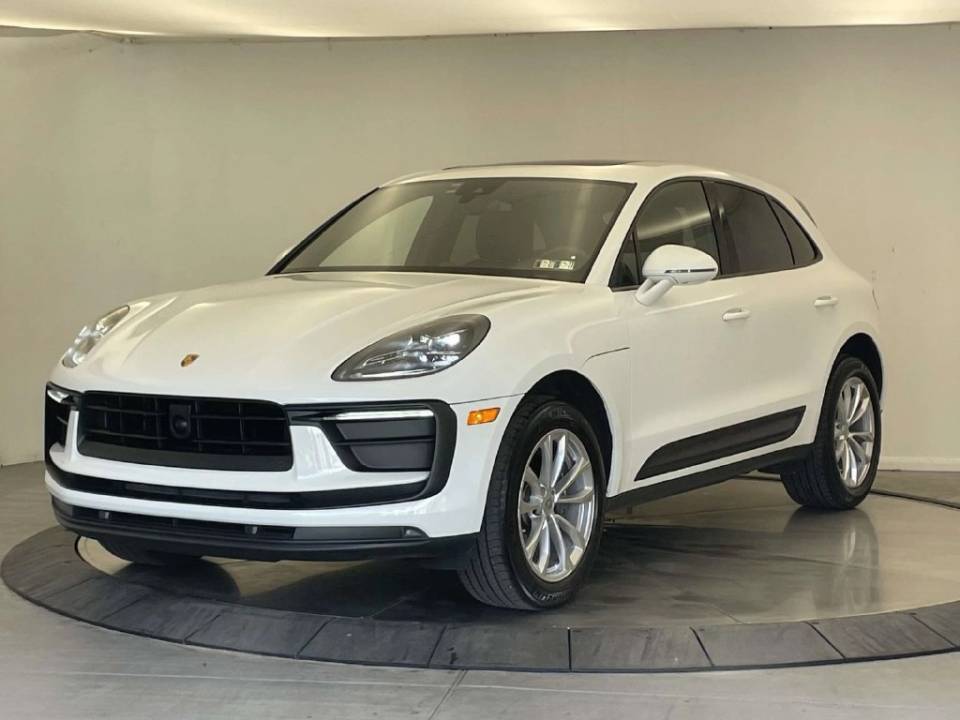 2025 Porsche Macan Base
