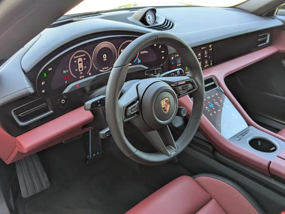 2025 Porsche Taycan Base - Photo 31