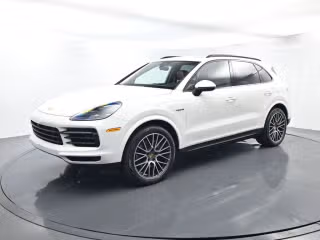 2023 Porsche Cayenne Platinum Edition E-Hybrid's photo