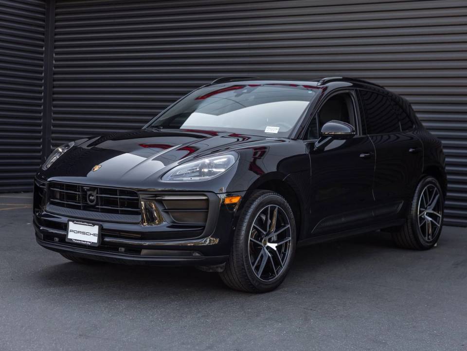 2023 Porsche Macan Base