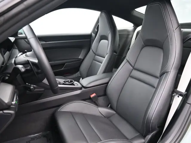 2025 Porsche 911 - Photo 38