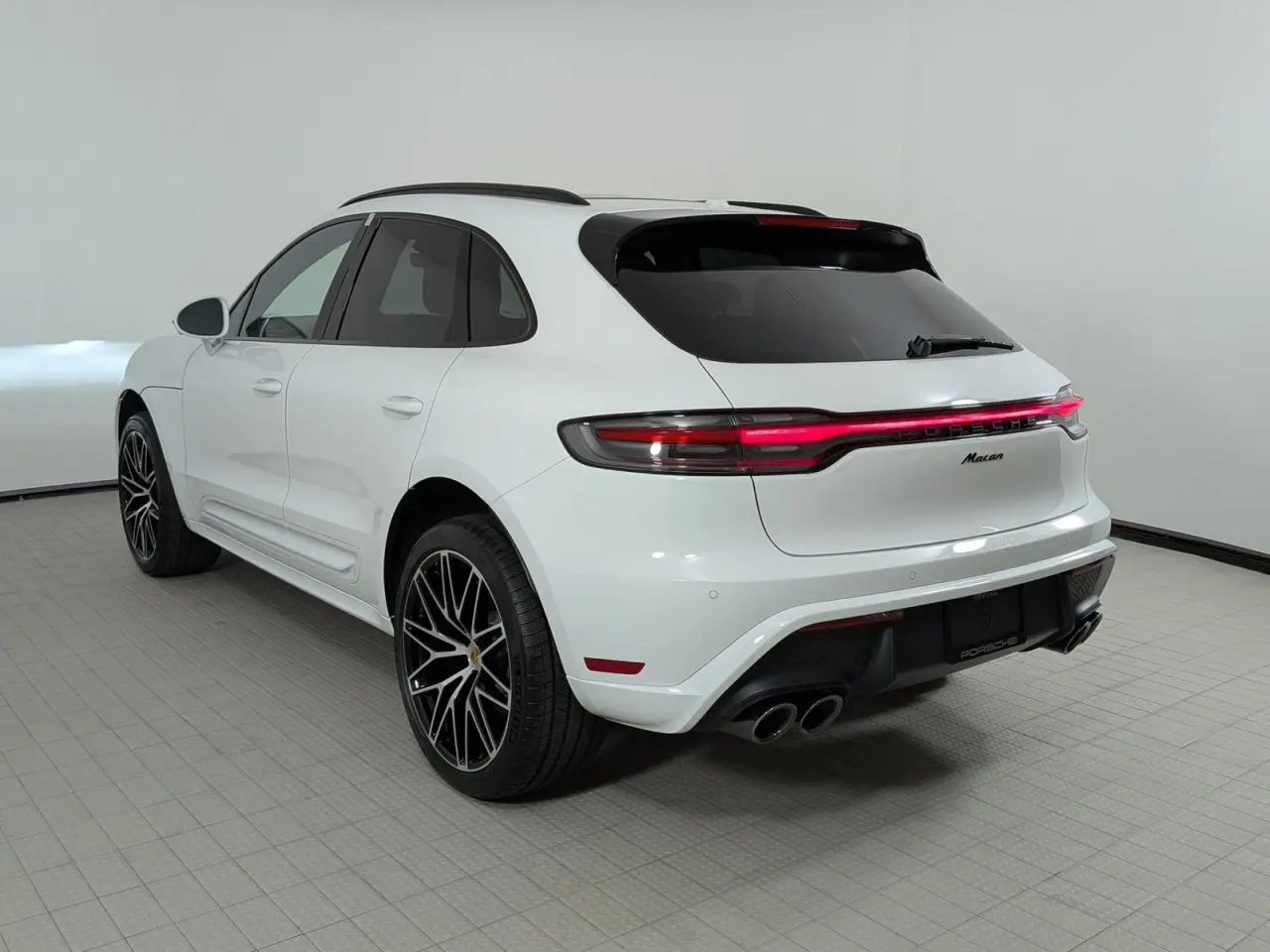 2026 Porsche Macan Base - Photo 16