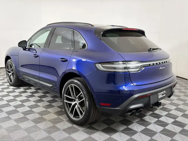 2025 Porsche Macan T - Photo 22