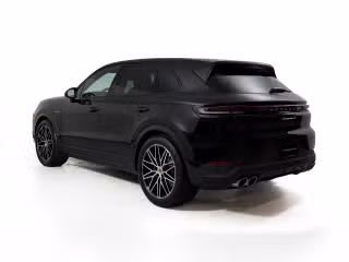 2026 Porsche Cayenne S E-Hybrid - Photo 17