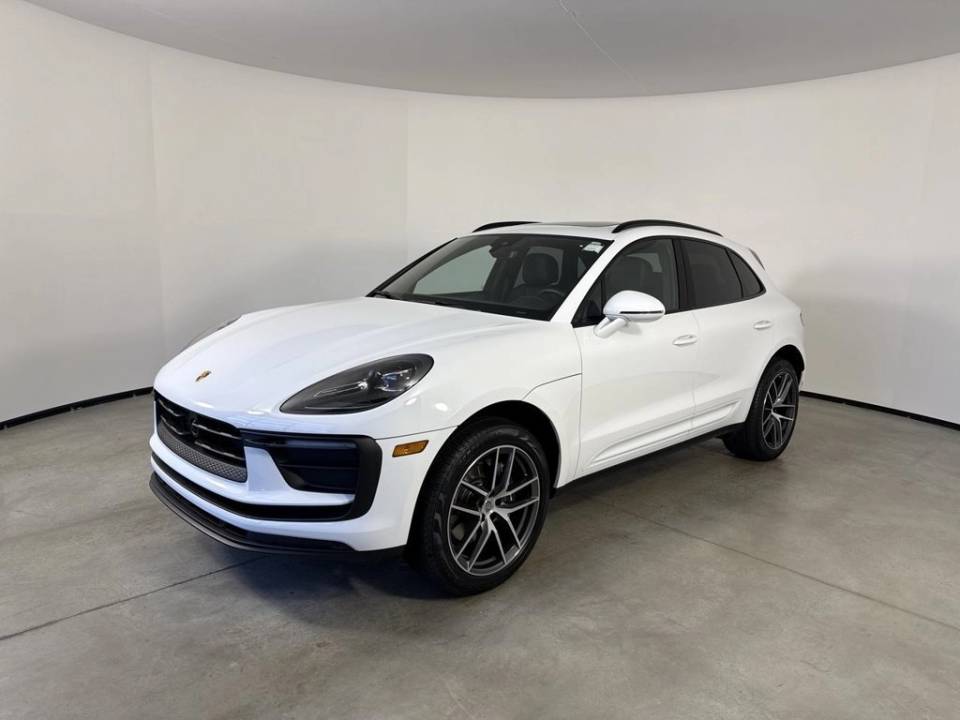 2025 Porsche Macan Base