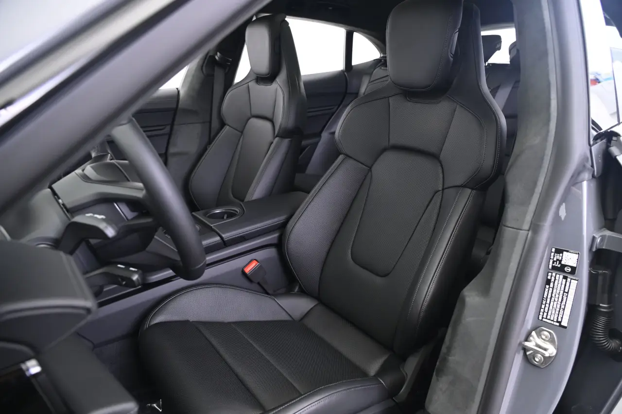 2026 Porsche Taycan GTS - Photo 40