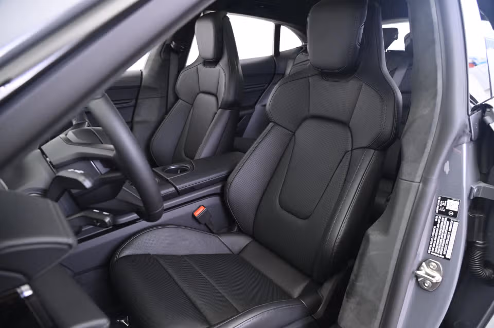 2026 Porsche Taycan GTS - Photo 35