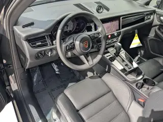 2025 Porsche Macan S - Photo 29