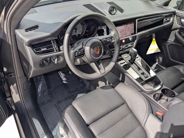 2025 Porsche Macan S - Photo 26