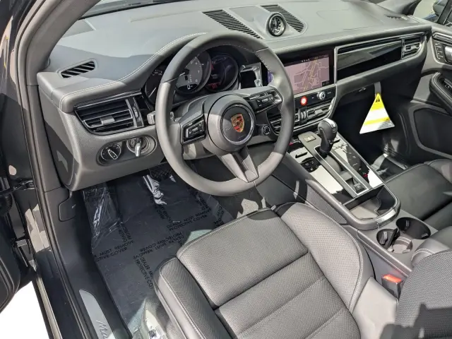 2025 Porsche Macan S - Photo 30