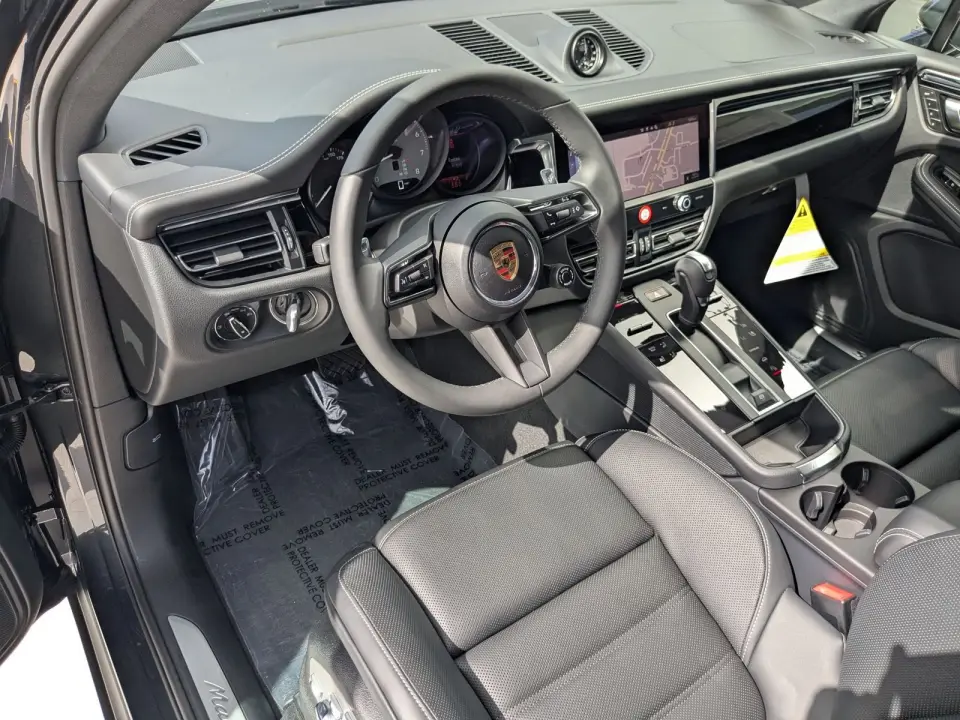 2025 Porsche Macan S - Photo 31