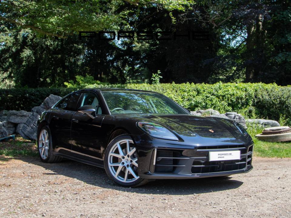 2025 PORSCHE PANAMERA