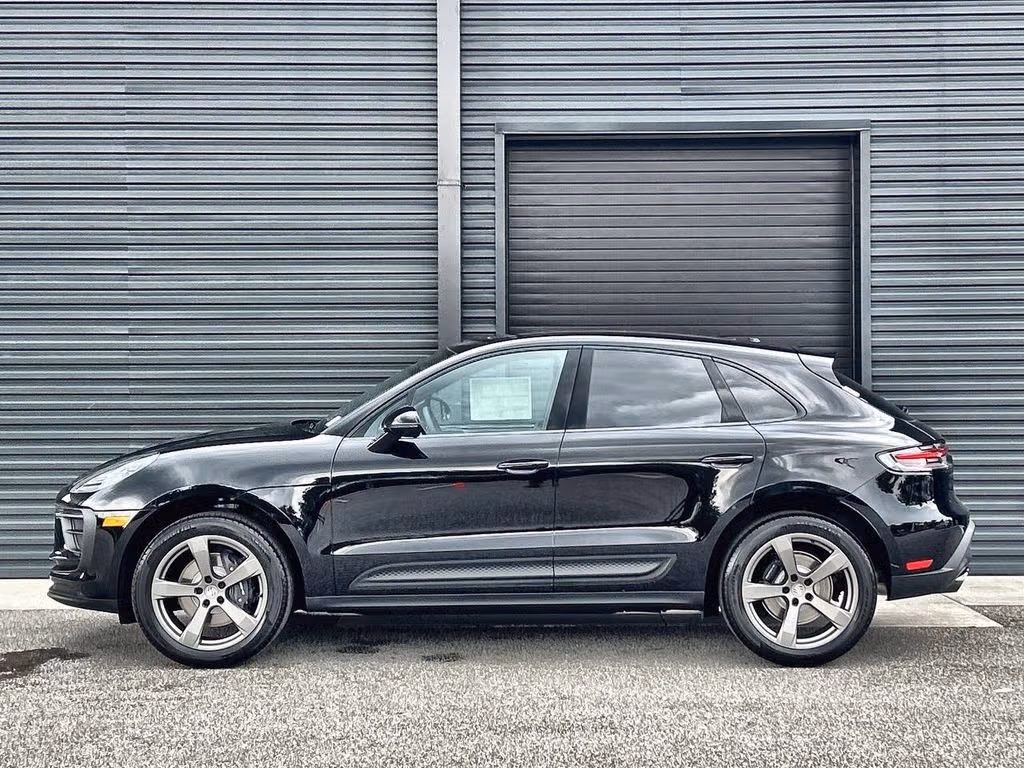 2026 Porsche Macan - Photo 12