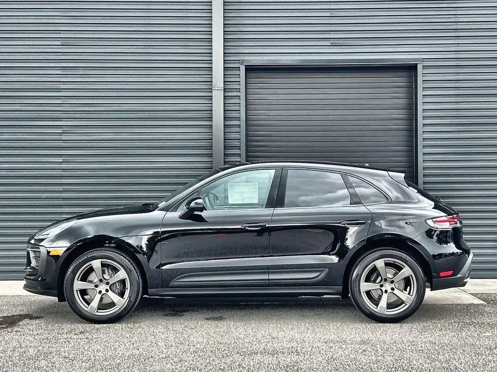 2026 Porsche Macan - Photo 16