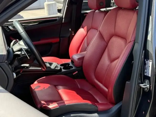 2024 Porsche Macan T - Photo 39