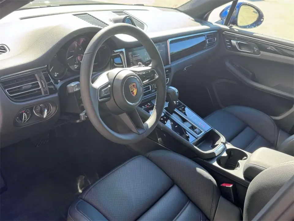 2026 Porsche Macan - Photo 31