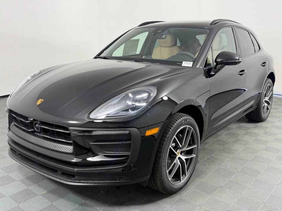 2025 Porsche Macan Base
