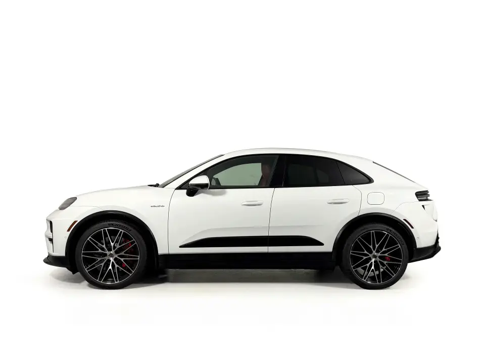 2025 Porsche Macan Turbo Electric - Photo 15