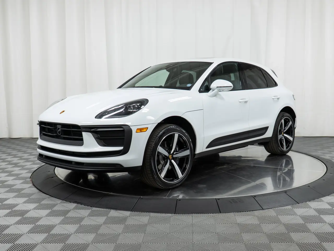 2025 Porsche Macan - Photo 8