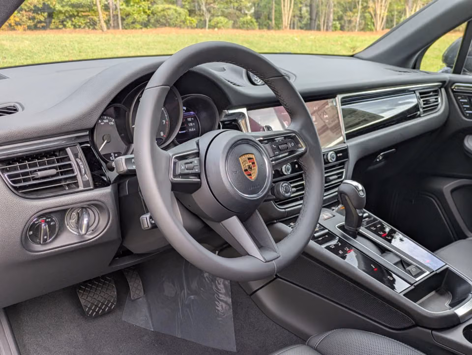 2026 Porsche Macan T - Photo 27