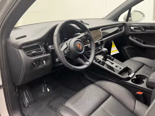 2026 Porsche Macan T - Photo 25