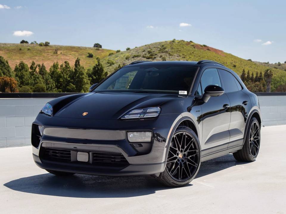 2026 Porsche Macan Base