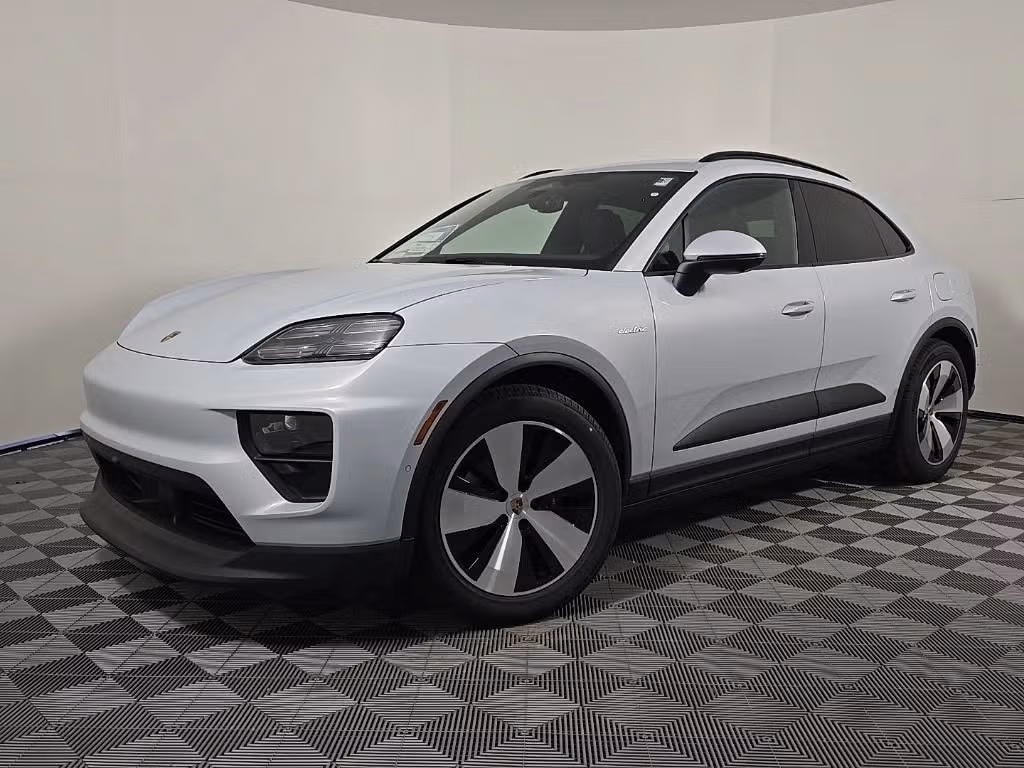2025 Porsche Macan Base - Photo 4