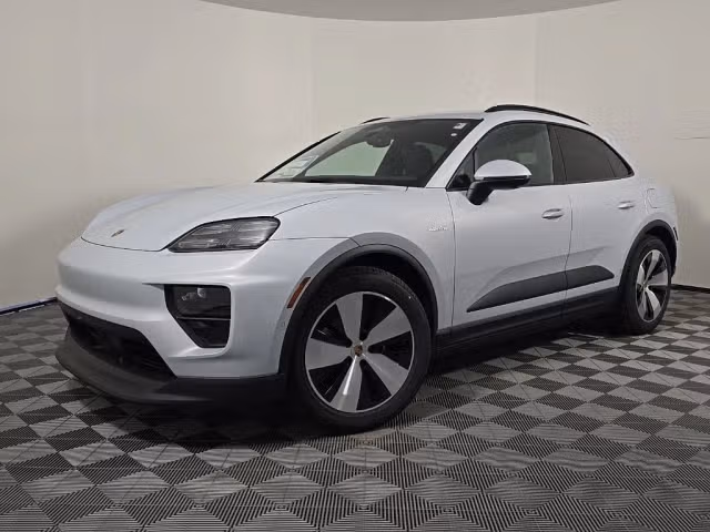 2025 Porsche Macan Base - Photo 2