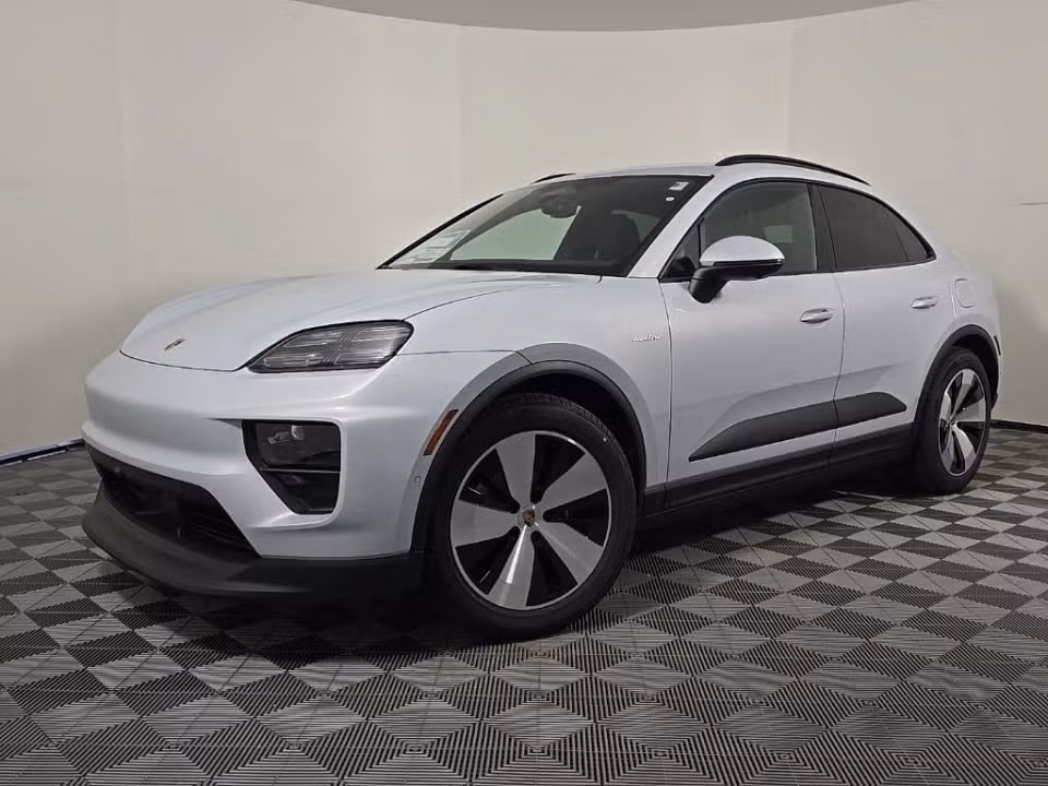 2025 Porsche Macan Base - Photo 3