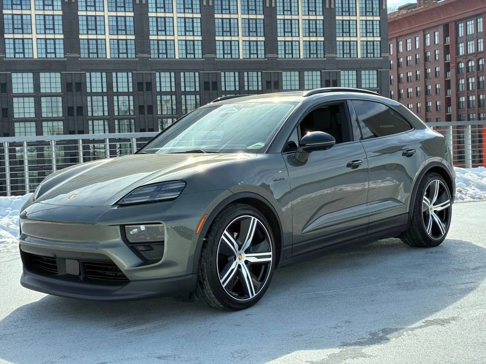 2024 Porsche Macan Base